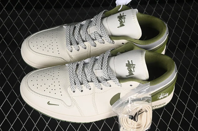 All categories Air Jordan Jordan series basketball shoes Air Jordan 1 Low High-end customized low-top sneakers Air Jordan 1 Low AJ1 Joe 1 Stucci co-branded beige three-dimensional hook High-end customized low-top retro basketball shoes XS6086-558